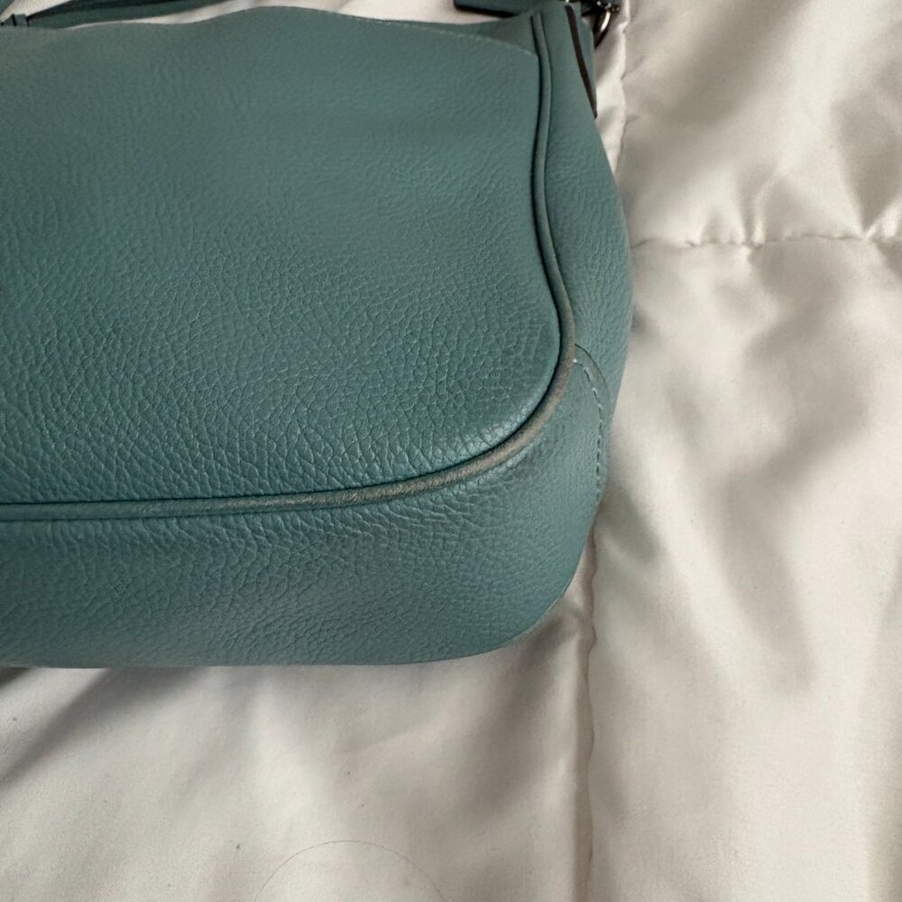 Coach Chaise Crossbody in Polished Pebble Leather Marine Classic Luxury - Picture 4 of 13